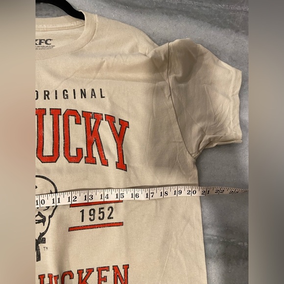 NWOT KFC Size L Kentucky Fried Chicken Logo Tee Shirt Finger Lickin Good Colonel - Picture 9 of 10